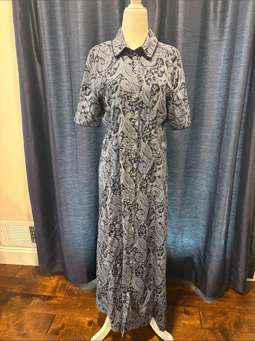 Vintage 1990s Liz Claibourne Crazy Horse navy paisley rayon button front maxi